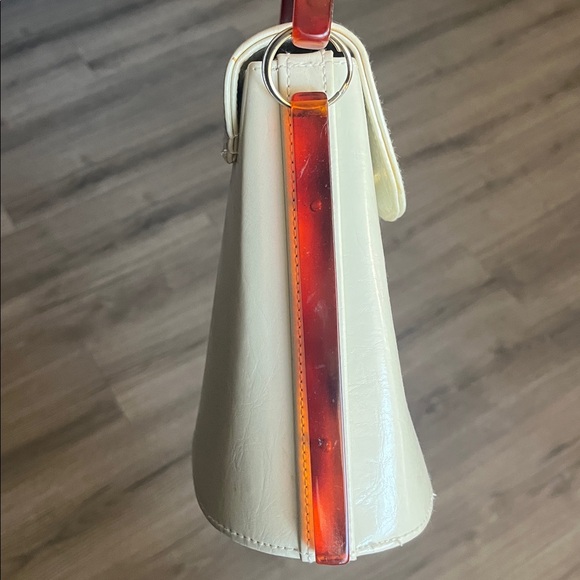 Vintage Cream Handbag with Tortoise Handle - Picture 7 of 10